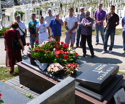 Delegacija FKS na Kelijevom grobu